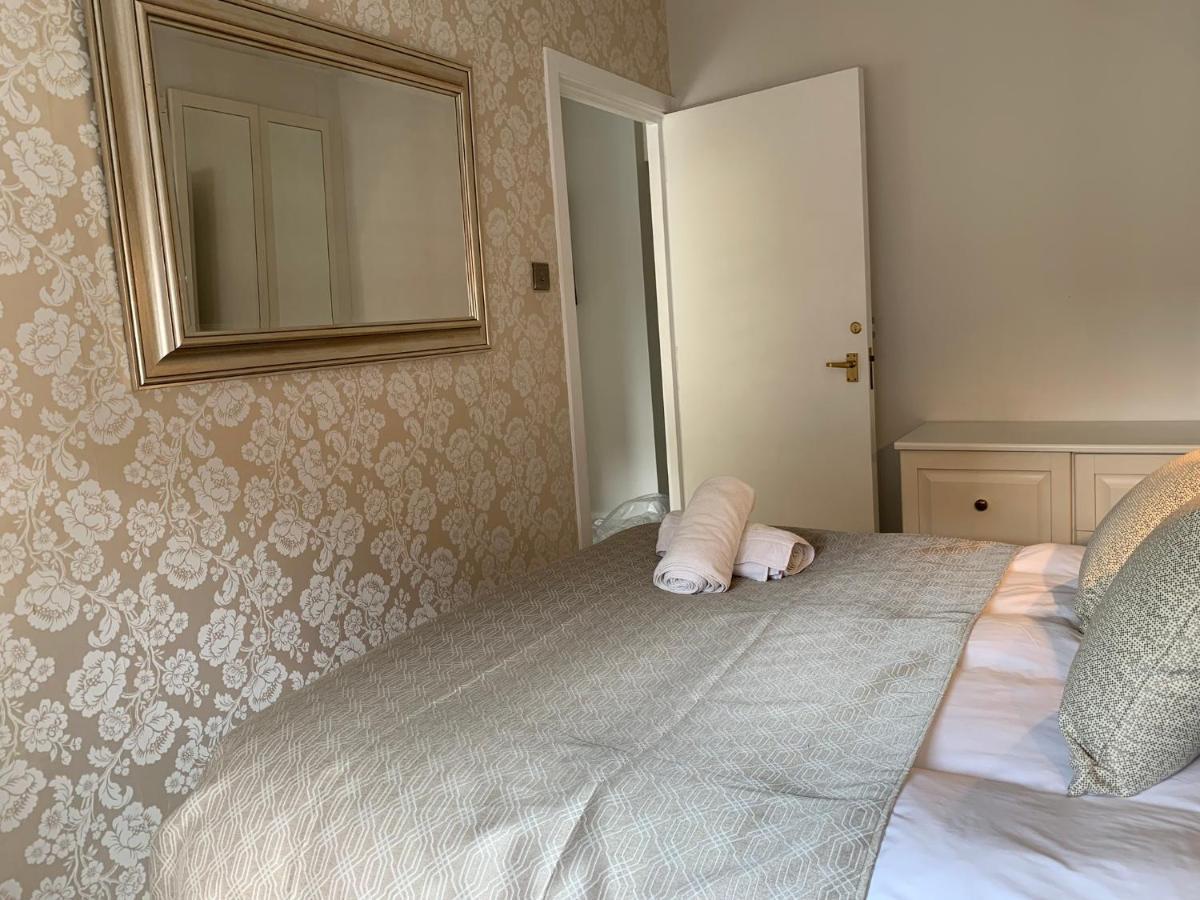 4 The Courtyard Central Windsor 2Br Esterno foto