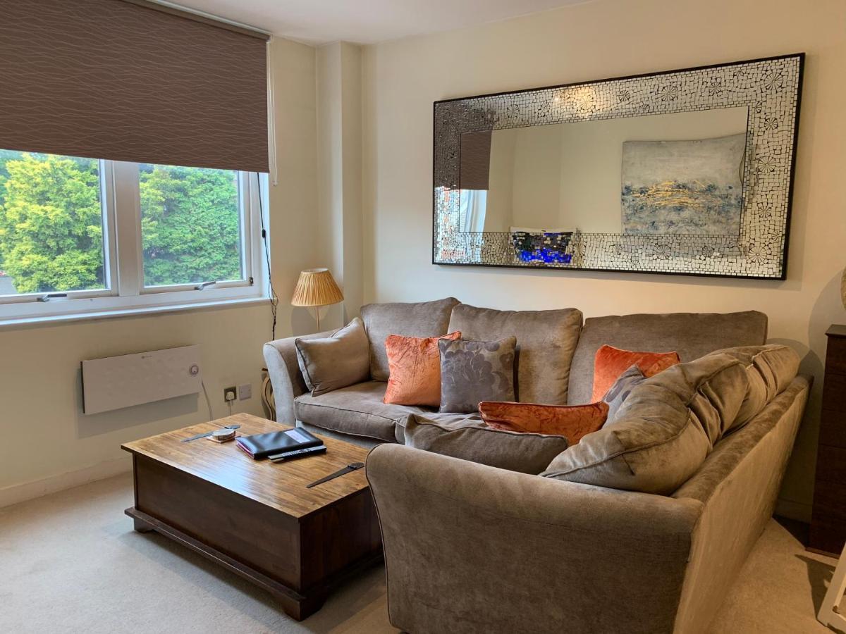 4 The Courtyard Central Windsor 2Br Esterno foto